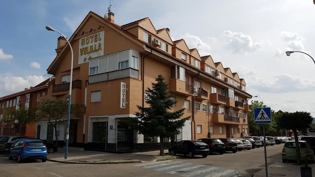 Velilla restaurant in Velilla de San Antonio