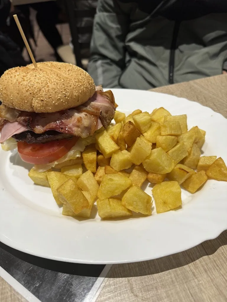 Silvia Regina_Mesón Los Cachorros_Velilla de San Antonio_review