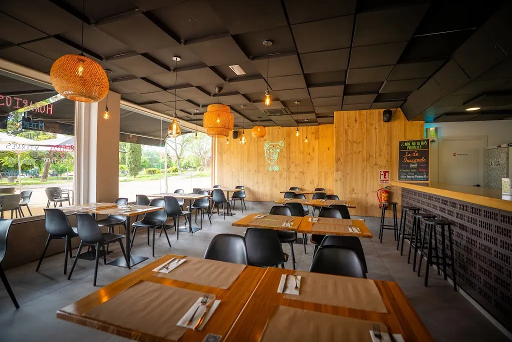 La Osa Handmade Burgers restaurant in Valdemoro