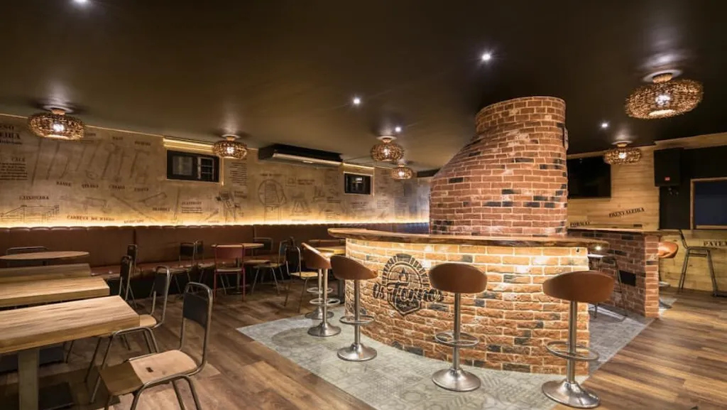 Cafe Bar Os Fornos restaurant in Boiro