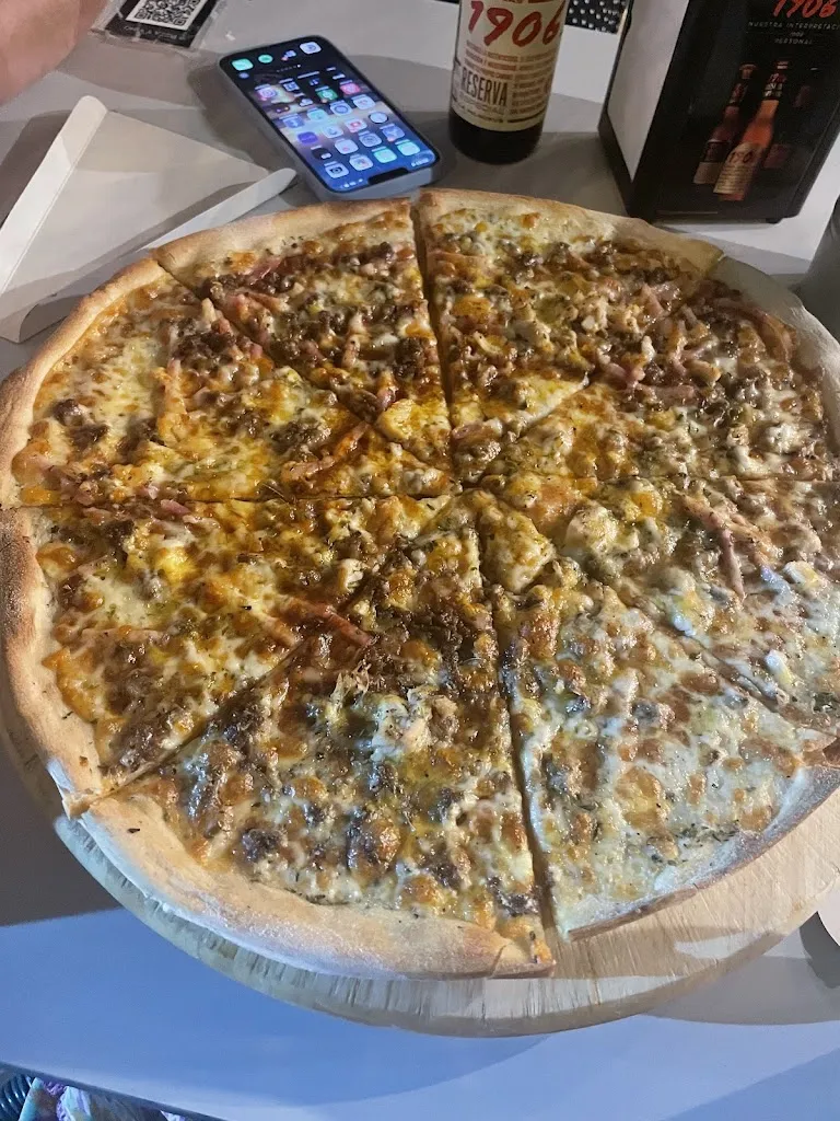 Pizza y Vino_Villanueva del Pardillo_slider_image_2