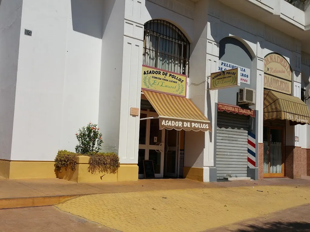 Asador de pollos y comida para llevar 