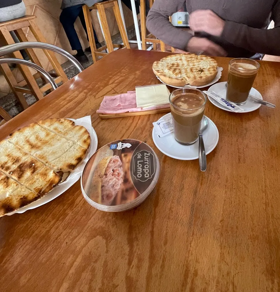 María José Romero_Bar Los Cazadores_Almargen_review