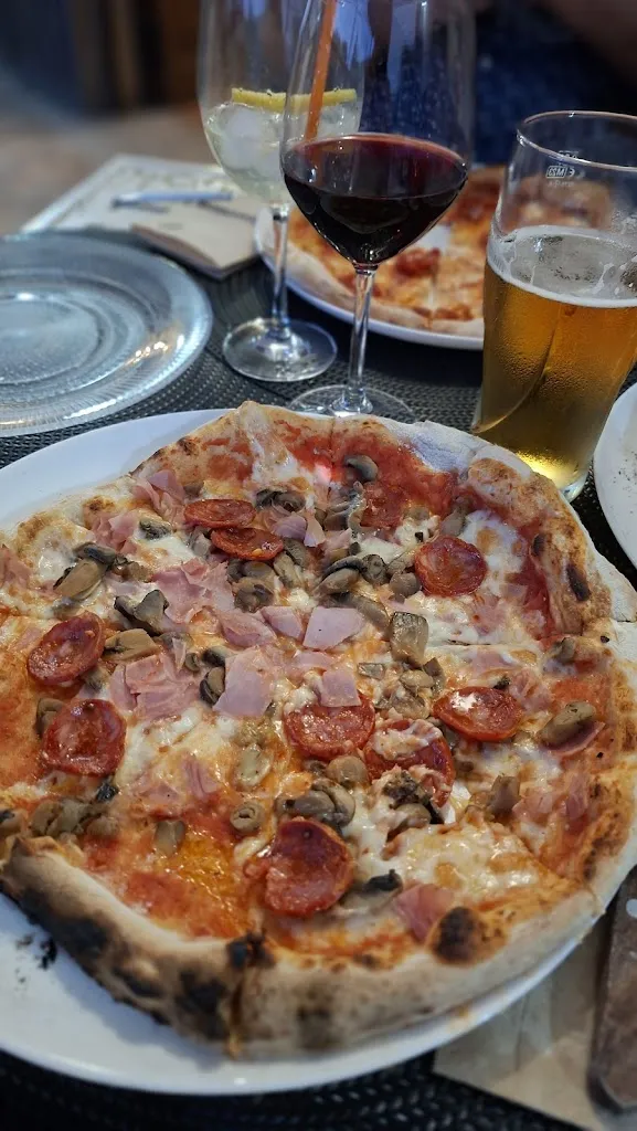 Jorine Stroobants_La Peña_Árchez_review