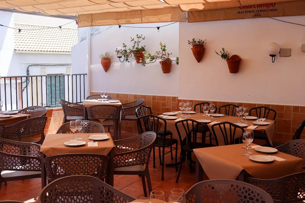 Bar Central restaurant in Alozaina