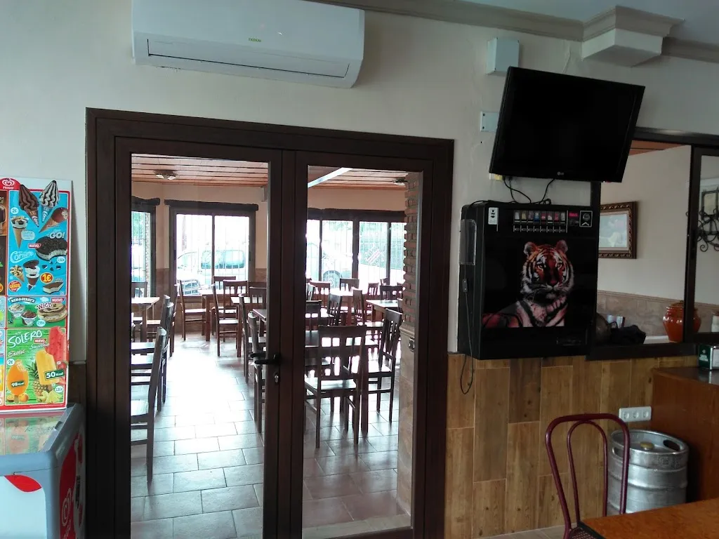 Bar el Canario restaurant in Alozaina