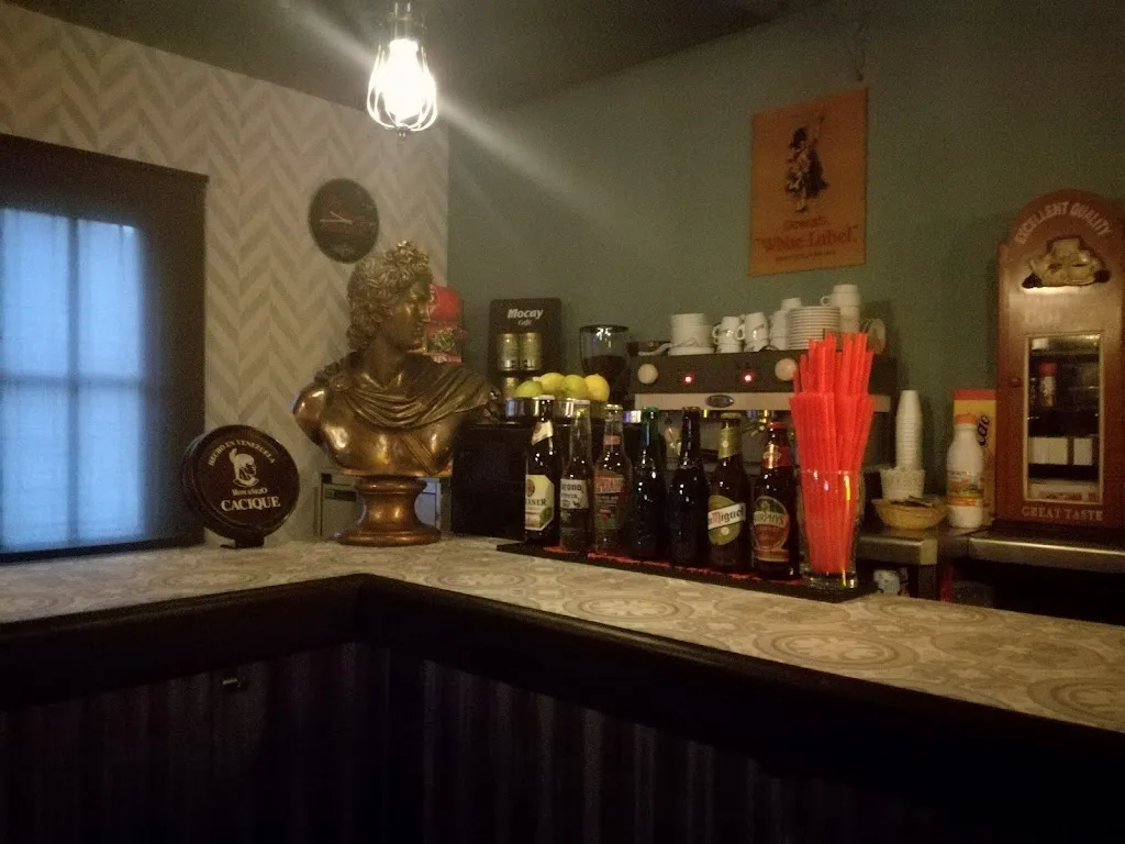 Pub Olimpus restaurant in Alozaina