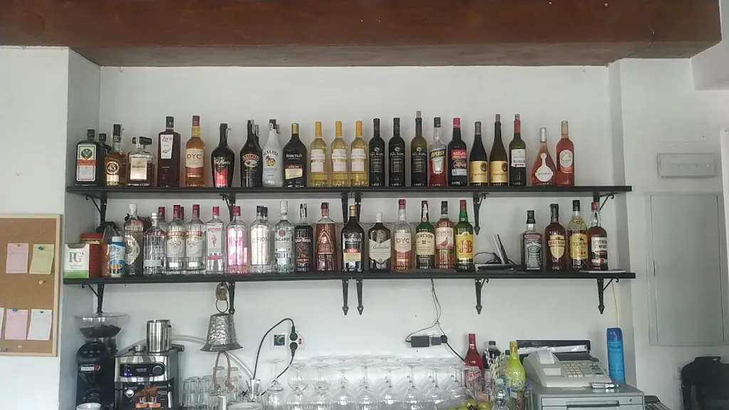 Bar Rotonda restaurant in Alozaina