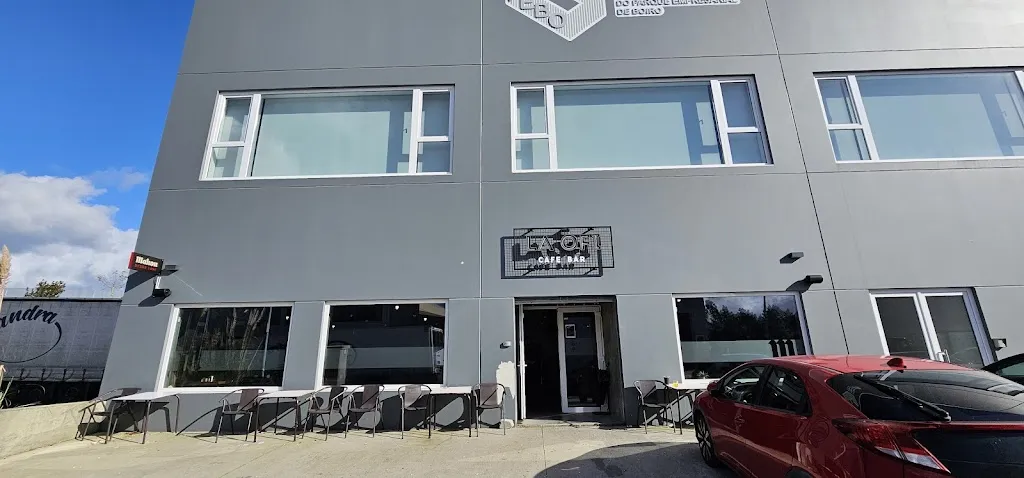 Juan Pablo Fernandez Simil_La Ofi Café Bar_Boiro_review