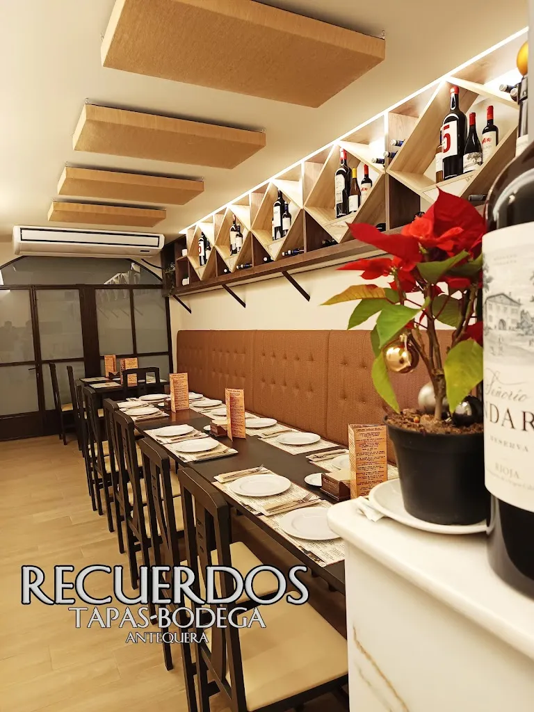 Recuerdos Tapas Bodega restaurant in Antequera