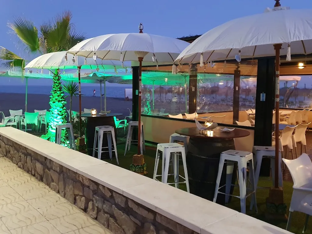 Chiringuito Rompeolas restaurant in Algarrobo