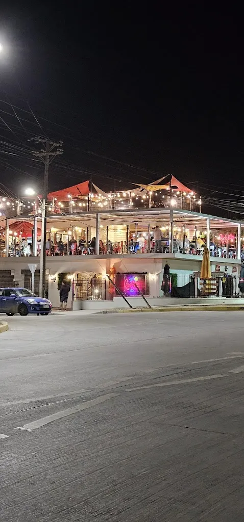 Luchitoy Vale_ROOFTOP ALGARROBO_Algarrobo_review