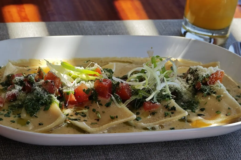 Gerard Armando Santos_El Toque Belga_Algarrobo_review