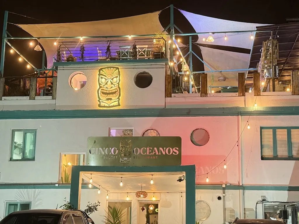 Cinco Océanos Sunset Restaurant restaurant in Algarrobo