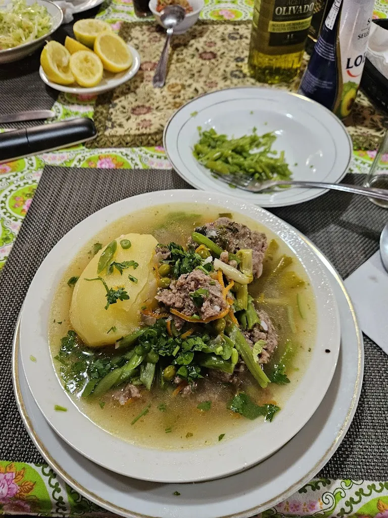 Ayrton Aquiles Mera Concha_La Familia_Algarrobo_review