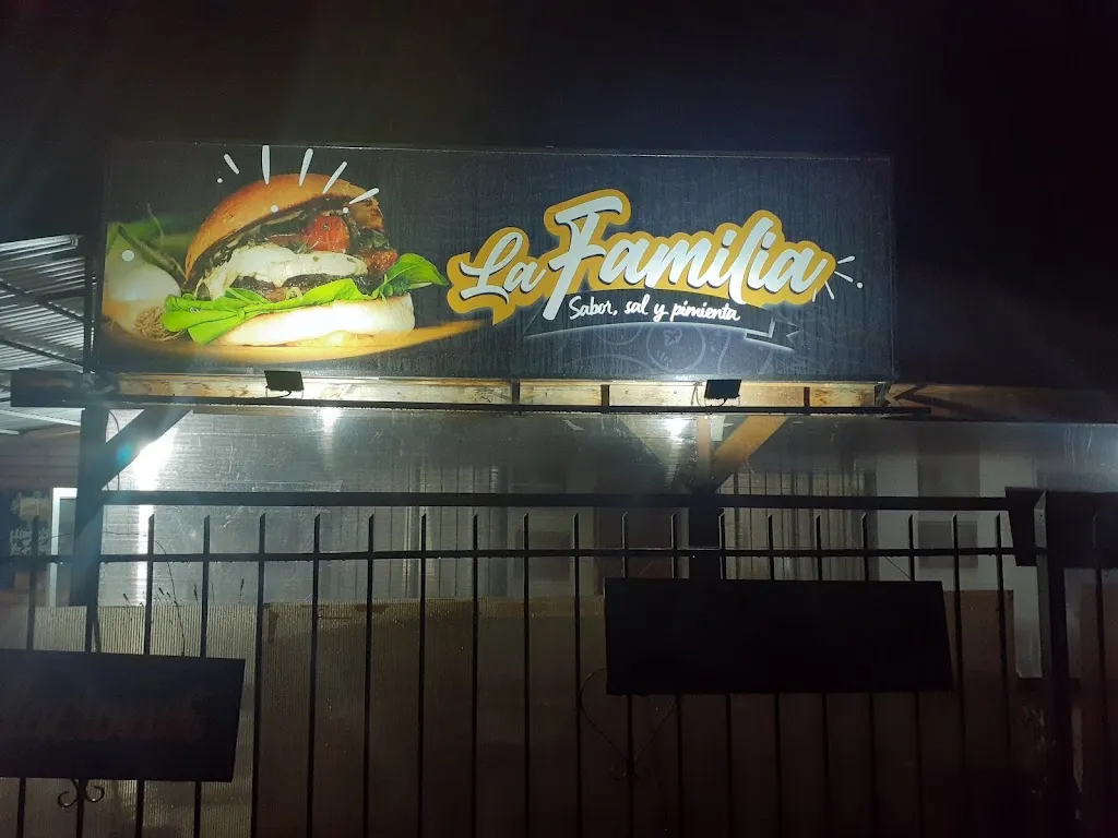 Jéssica Carolina González Bucarei_La Familia_Algarrobo_review