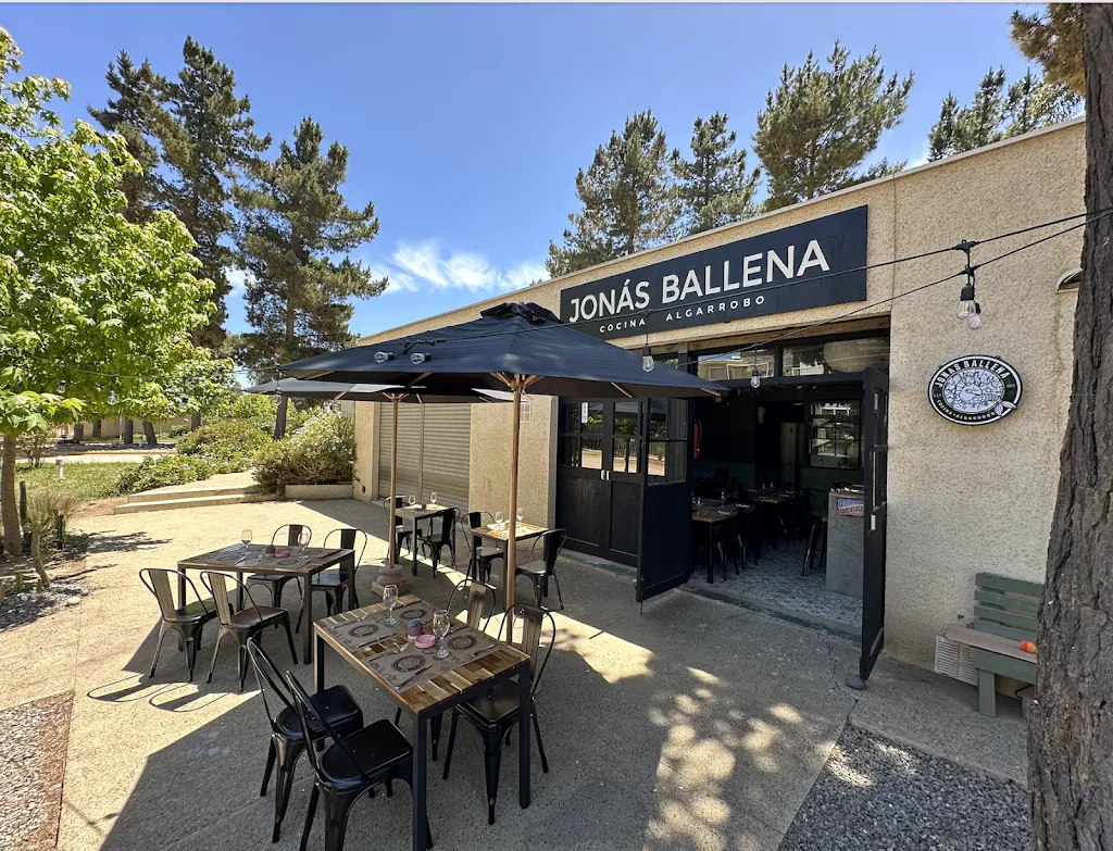 Jonás Ballena Restaurante_Algarrobo_slider_image_1