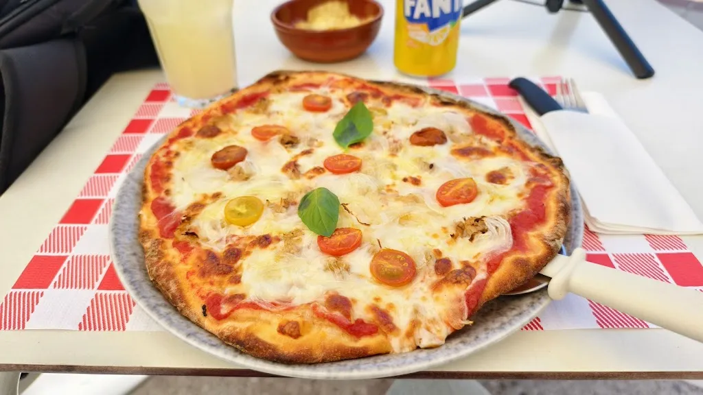 Moto Fuzzi_Café Dulce y Pizza Salada_Algarrobo_recensione