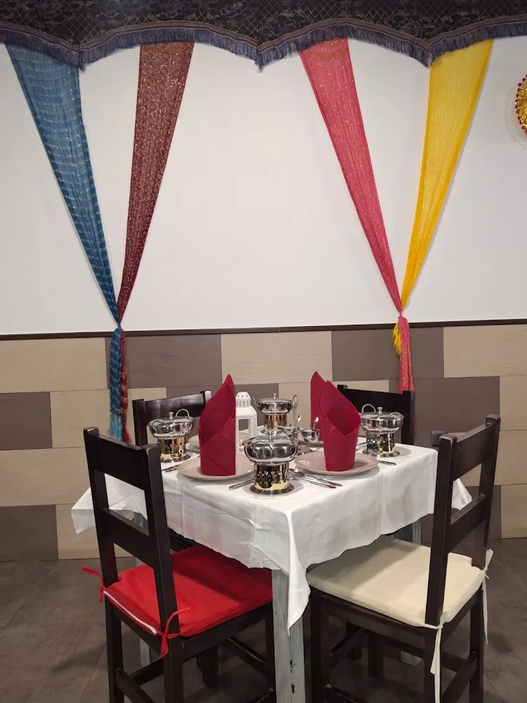 ROYAL ISHA restaurant in Benamocarra