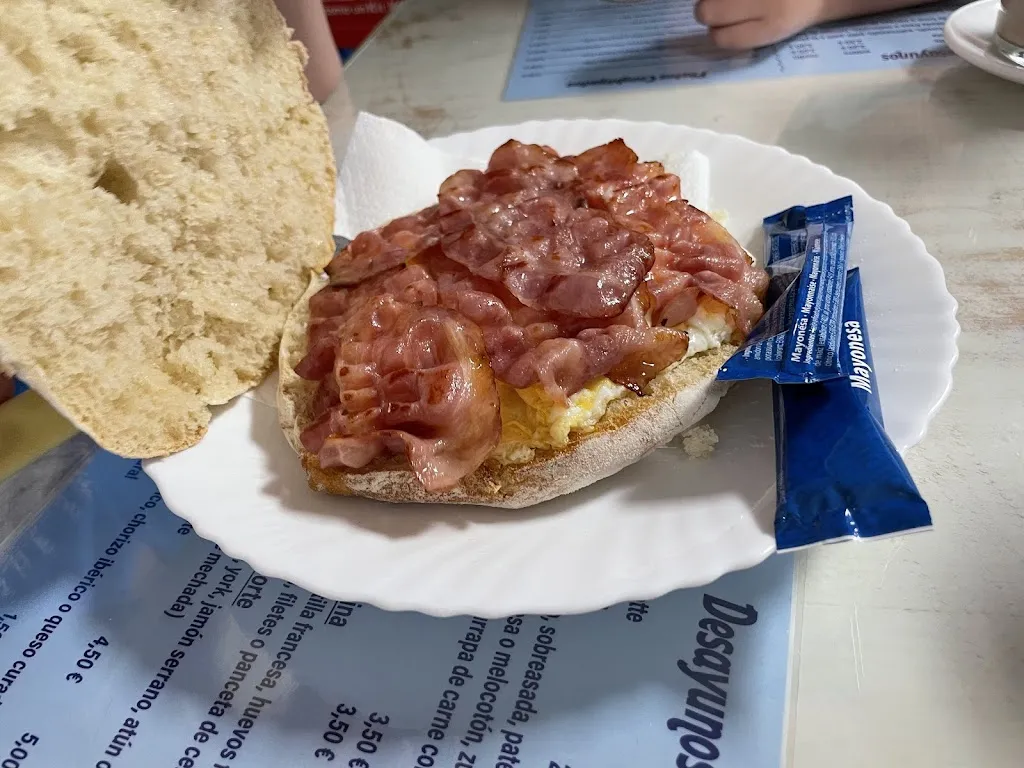 Juan Alberto García Barroso_Bar el encuentro_Benaoján_review