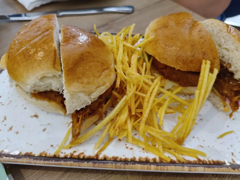 Bar 4 Caminos restaurant in Campillos