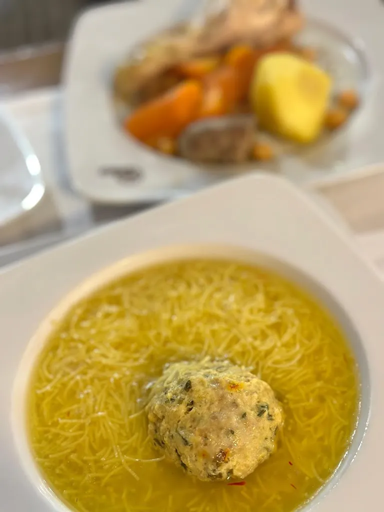 Marina Sala González_Meson Ino_Mutxamel_review