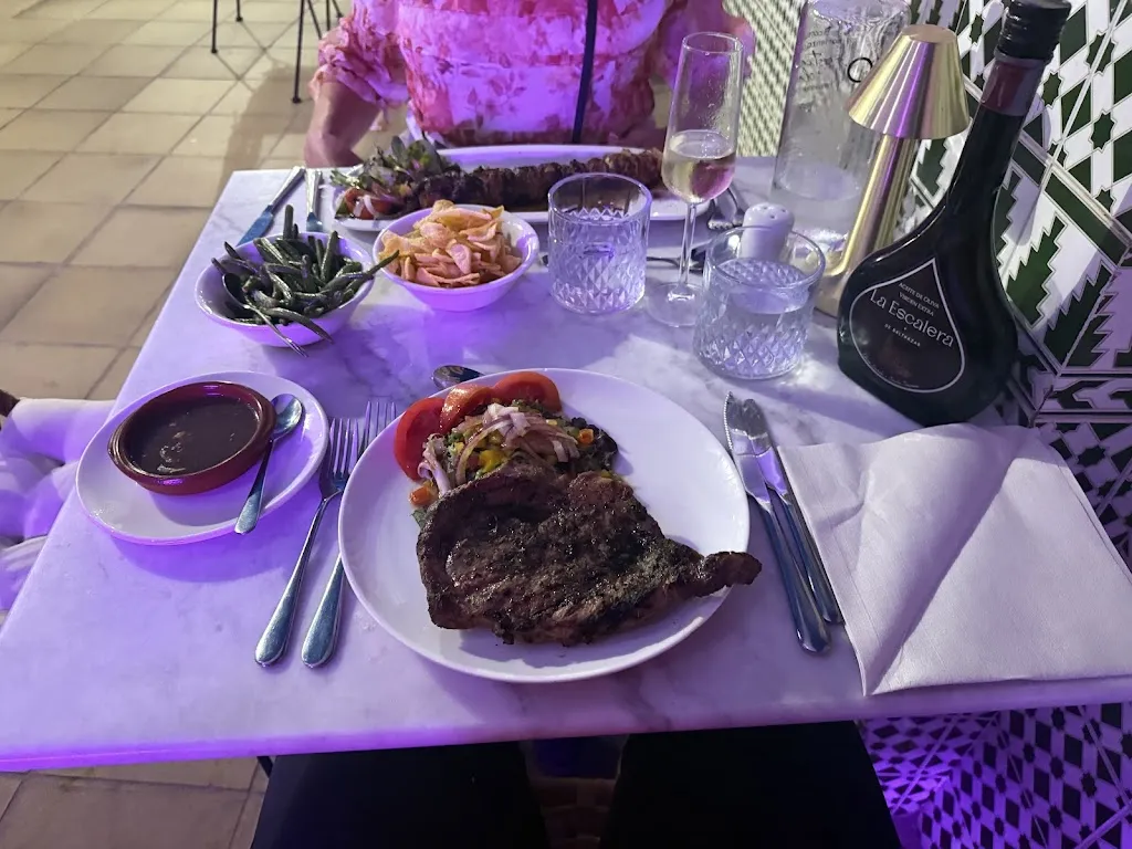 Marcia Miles_La Escalera De Balthazar_Benahavís_recensione