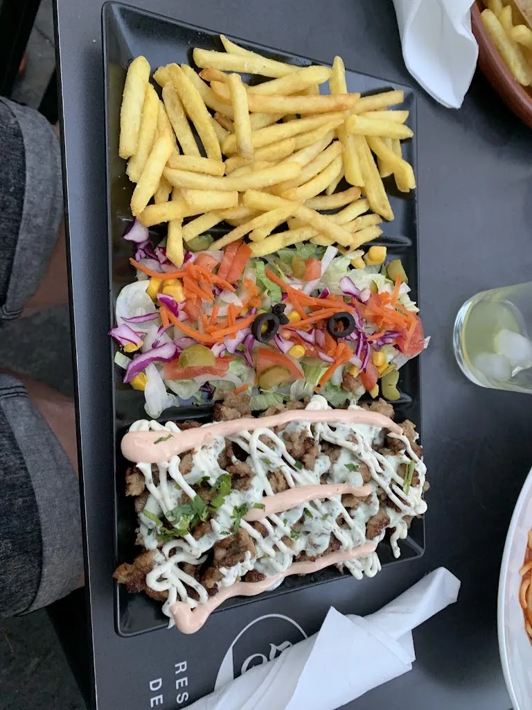 Kate Boothby_Pizzeria Havis Kebab_Benahavís_review