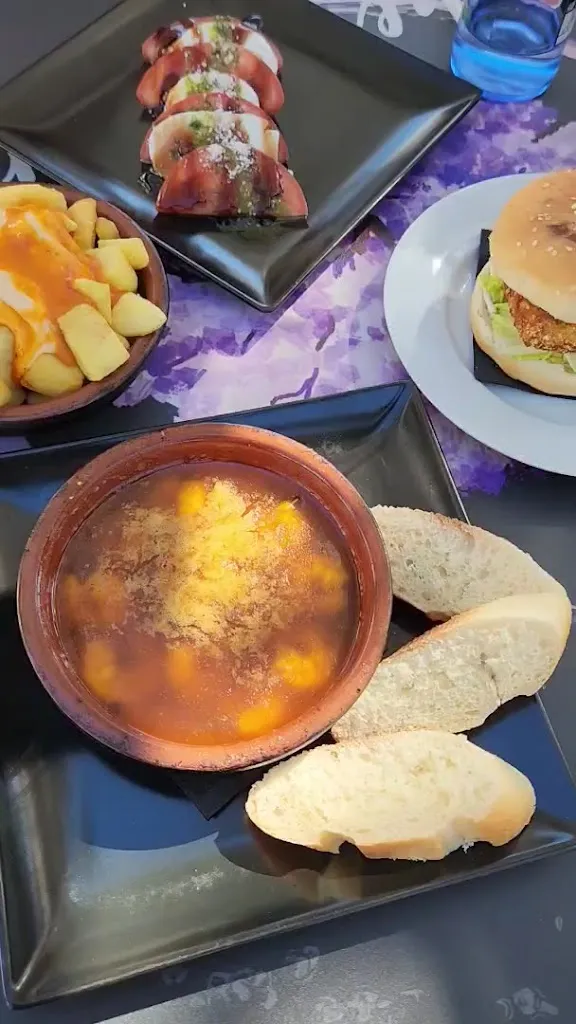 The Lilac Tree Restaurant & Bar_Benalmádena_slider_image_2