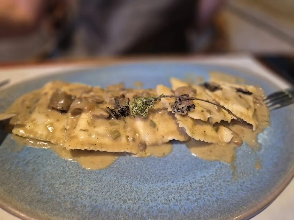 Natalia Kononova_La Mafia se sienta a la mesa_Benalmádena_review