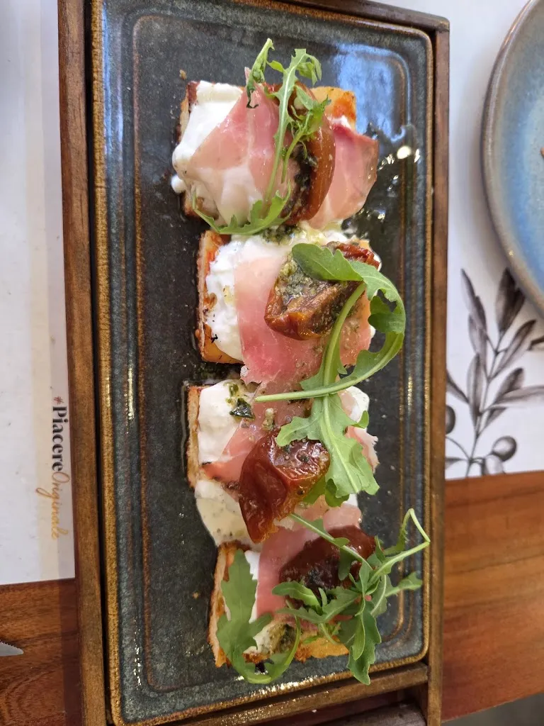 Adam Taylor_La Mafia se sienta a la mesa_Benalmádena_review