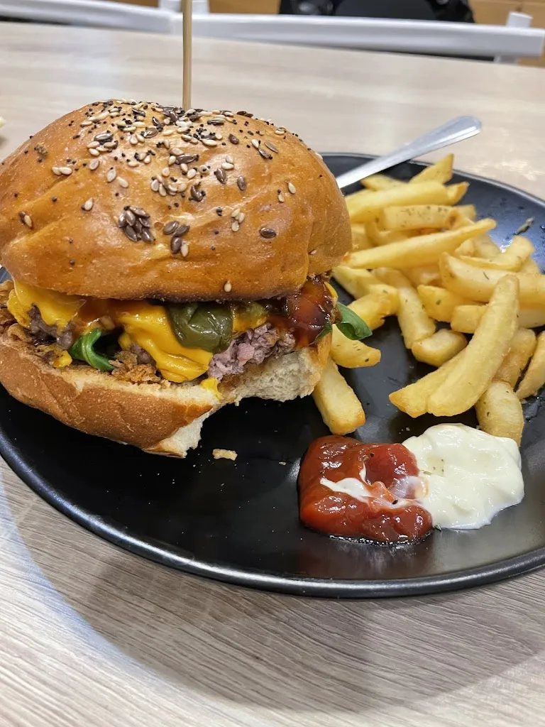 Saniya K_All Grill Burger Gourmet_Benalmádena_review