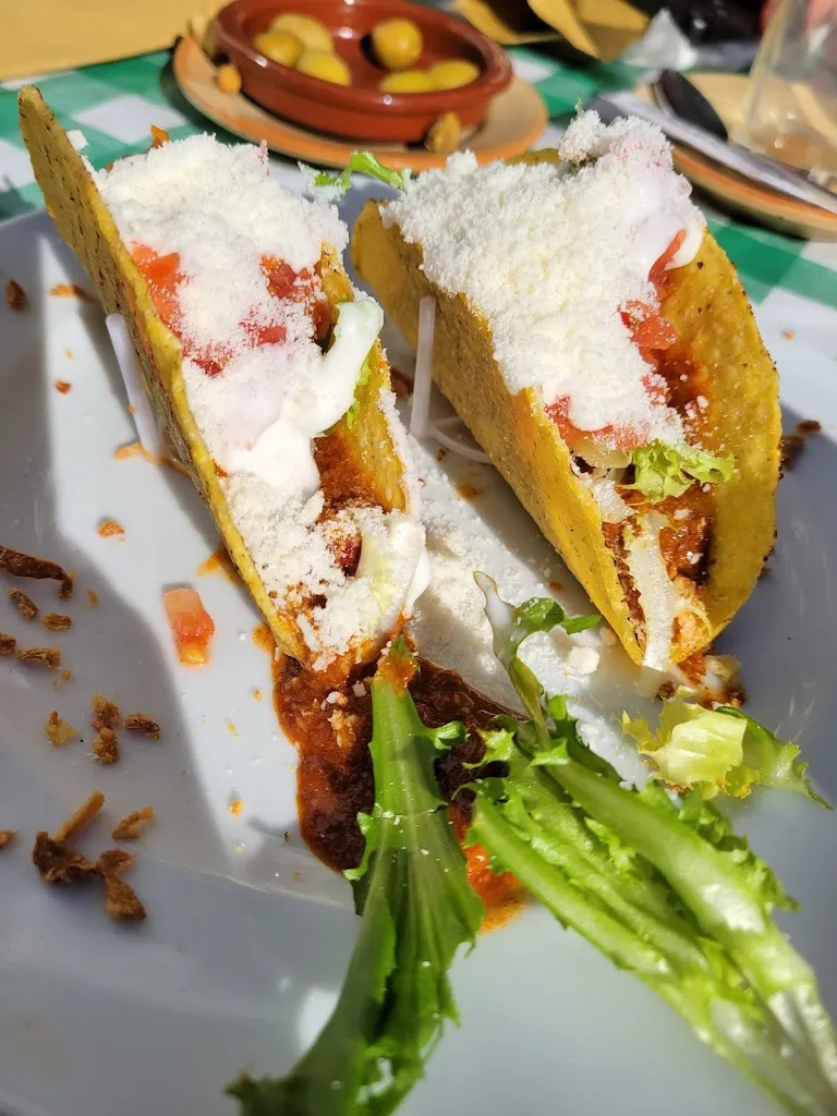 Xia He_Bar La Plaza_Comares_recensione