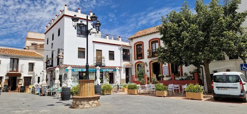 Stephen Wood_Bar La Plaza_Comares_recensione