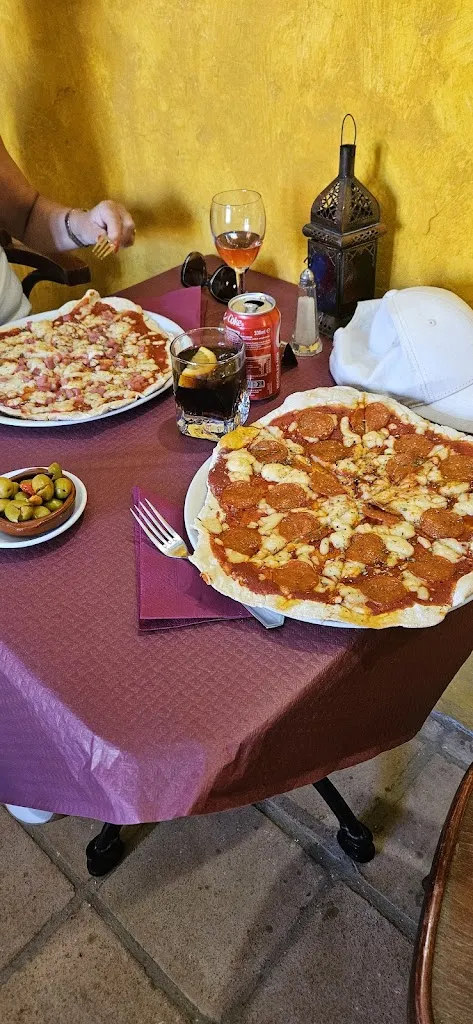 Menu_Robert's Restaurante_Comares_image_1