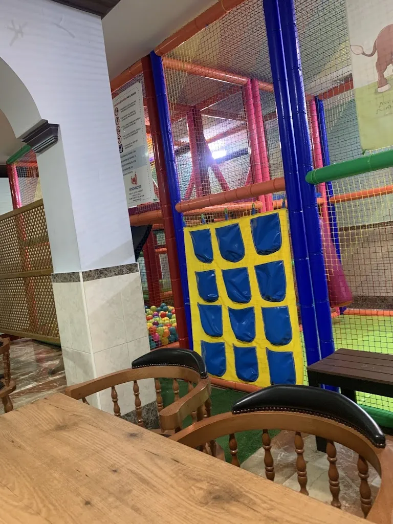 Naïm Bououchma_Pizzería Nuevo MontBlanc_Casabermeja_review