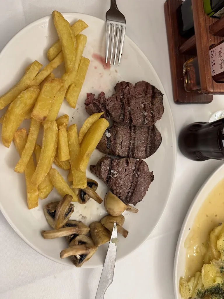 V U_Las Cuevas de Luis Candelas · Restaurant_Cuevas Bajas_review