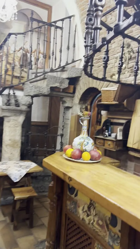 Eduardo Marrero_Mesón Rincón de la Cava_Cuevas Bajas_review