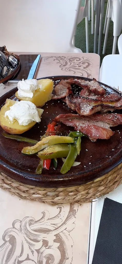 Andrew Fowler_Mesón Los Alcornocales _Cortes de la Frontera_review