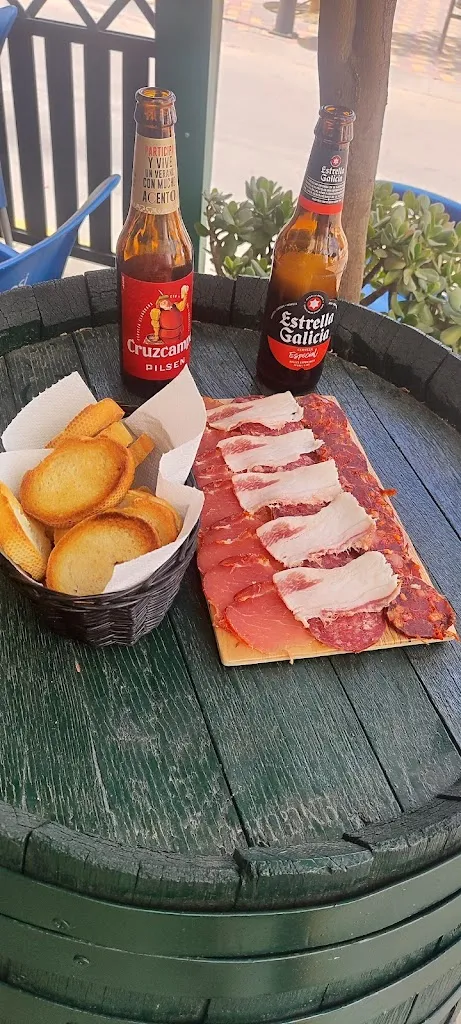 Samuel Cruz Terron_Bar Torrezno_Cuevas de San Marcos_review