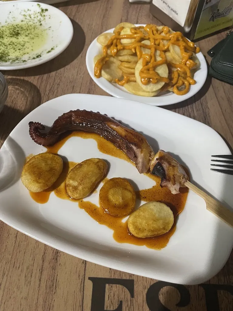 Božena Pozlevič_Bar Pescaero_Cuevas del Becerro_review