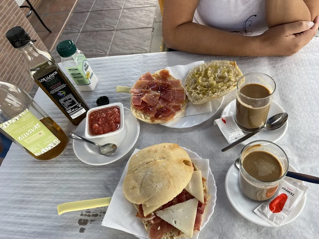 Menu_bar pedro_Cuevas del Becerro_image_4