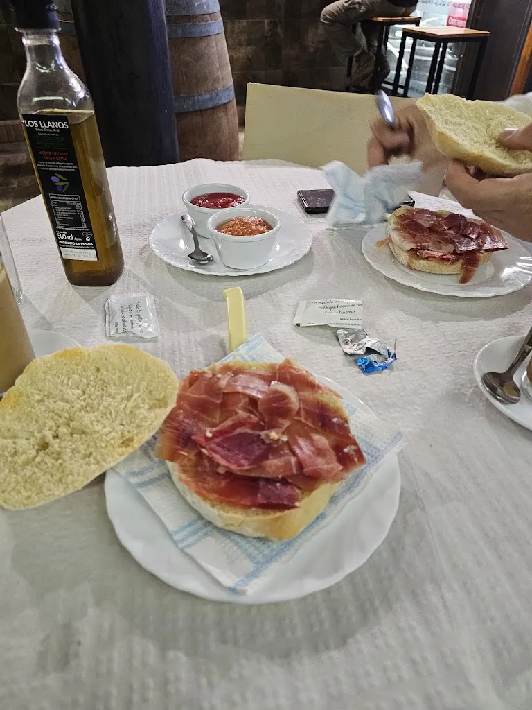 Juan Pedro Mendoza Gallego_bar pedro_Cuevas del Becerro_review