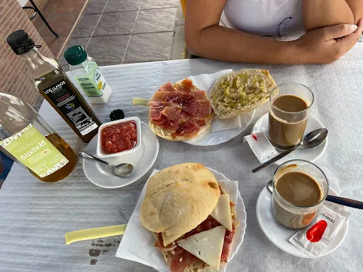 bar pedro_Cuevas del Becerro_slider_image_2