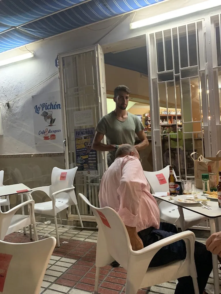 Café Burguer Lo'Pichón restaurant in Cártama
