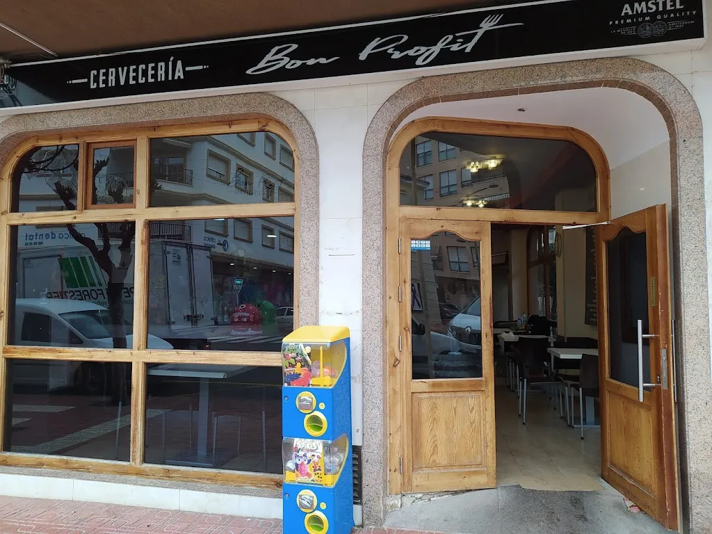 Cervecería Bon Profit restaurant in Mutxamel