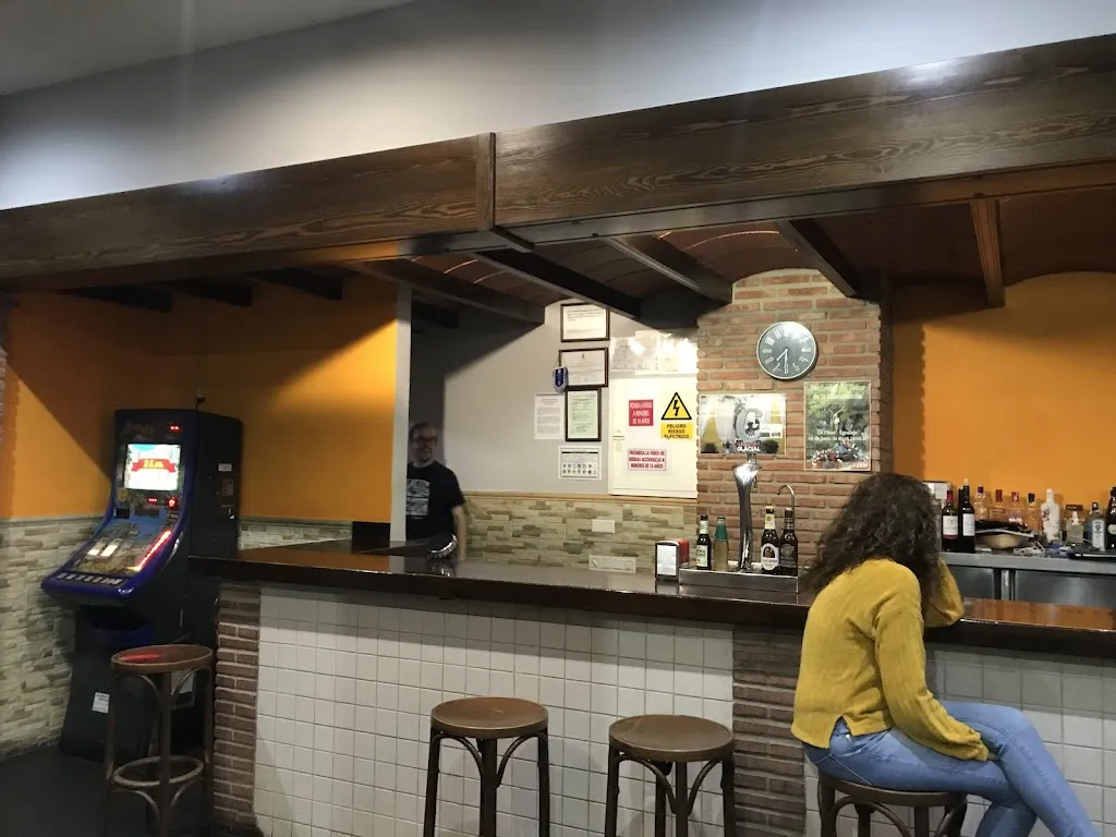 Francisco Arrocha Escalona_Cafe bar tapas Pani_Igualeja_review