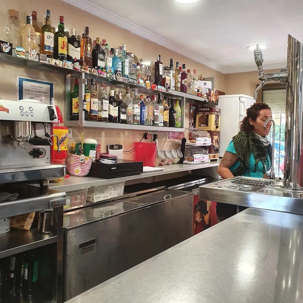 BAR "EL ALMENDRO" restaurant in Guaro