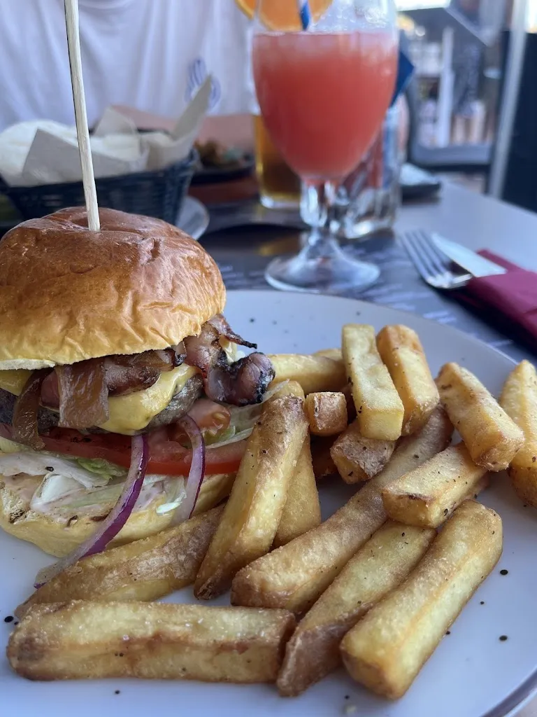 Марина Перебвсова_Lotus Steak & Burger House_Fuengirola_review