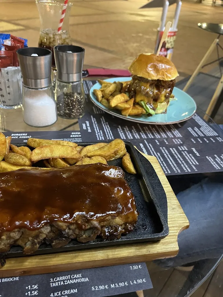 Julia Falvey_Lotus Steak & Burger House_Fuengirola_review